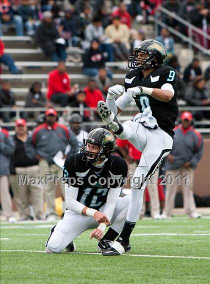 Thumbnail 1 in Pasadena Memorial vs Port Arthur Memorial (5A Region 3 Bi-District Playoffs) photogallery.