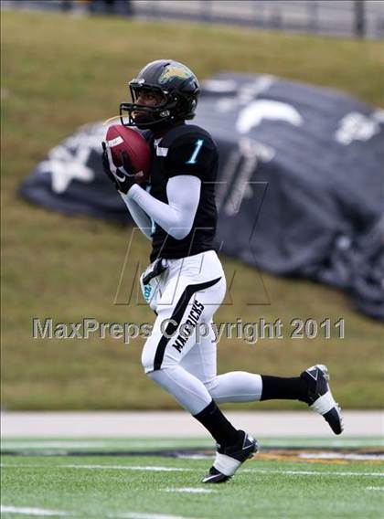 Thumbnail 2 in Pasadena Memorial vs Port Arthur Memorial (5A Region 3 Bi-District Playoffs) photogallery.