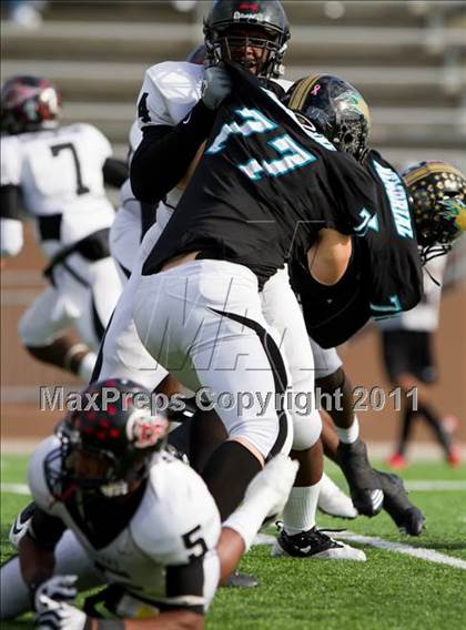 Thumbnail 3 in Pasadena Memorial vs Port Arthur Memorial (5A Region 3 Bi-District Playoffs) photogallery.