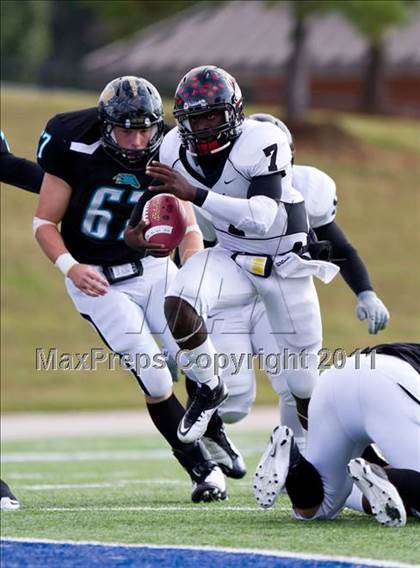 Thumbnail 1 in Pasadena Memorial vs Port Arthur Memorial (5A Region 3 Bi-District Playoffs) photogallery.