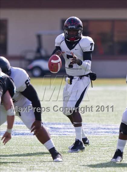 Thumbnail 3 in Pasadena Memorial vs Port Arthur Memorial (5A Region 3 Bi-District Playoffs) photogallery.
