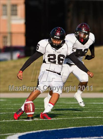 Thumbnail 3 in Pasadena Memorial vs Port Arthur Memorial (5A Region 3 Bi-District Playoffs) photogallery.