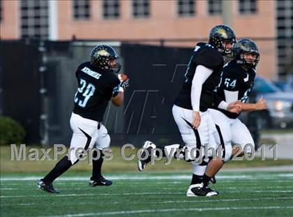 Thumbnail 3 in Pasadena Memorial vs Port Arthur Memorial (5A Region 3 Bi-District Playoffs) photogallery.