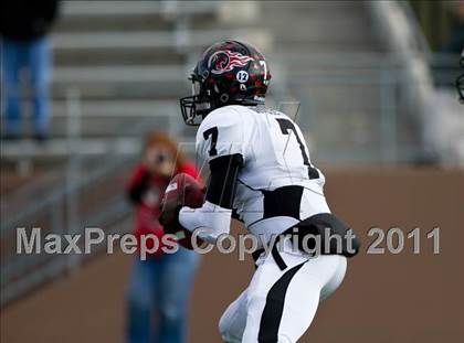 Thumbnail 2 in Pasadena Memorial vs Port Arthur Memorial (5A Region 3 Bi-District Playoffs) photogallery.