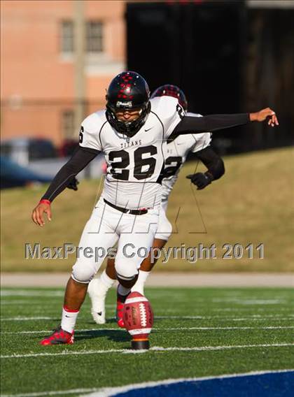 Thumbnail 1 in Pasadena Memorial vs Port Arthur Memorial (5A Region 3 Bi-District Playoffs) photogallery.