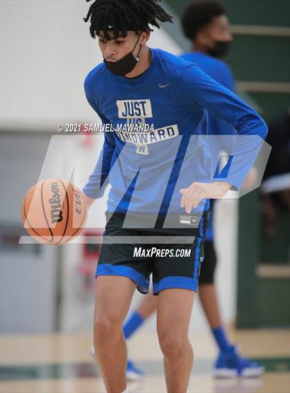 Thumbnail 3 in St. Monica vs Windward (West Side Tip Off Classic) photogallery.