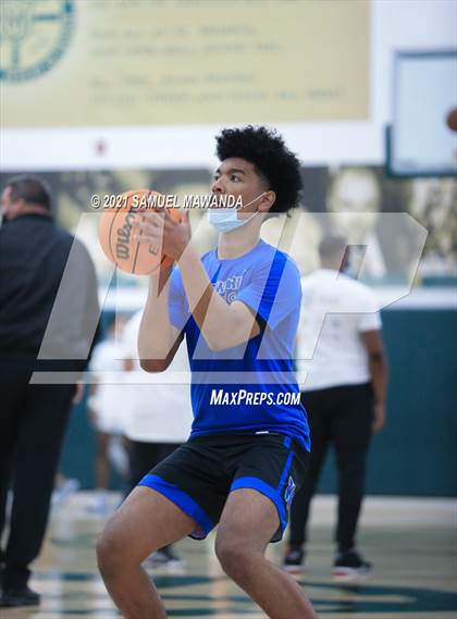 Thumbnail 3 in St. Monica vs Windward (West Side Tip Off Classic) photogallery.