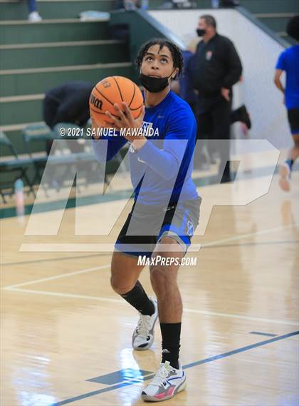 Thumbnail 3 in St. Monica vs Windward (West Side Tip Off Classic) photogallery.