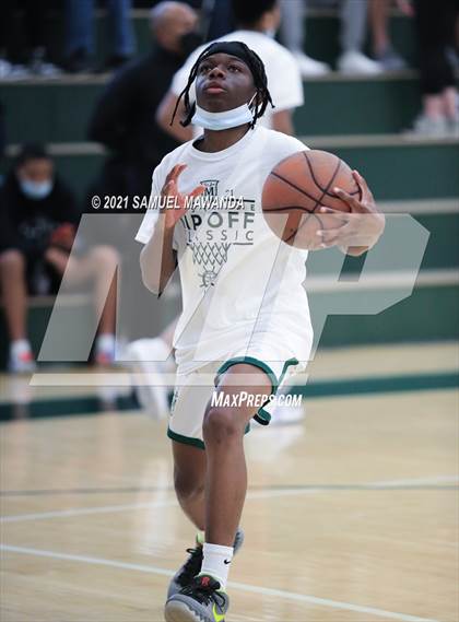 Thumbnail 1 in St. Monica vs Windward (West Side Tip Off Classic) photogallery.