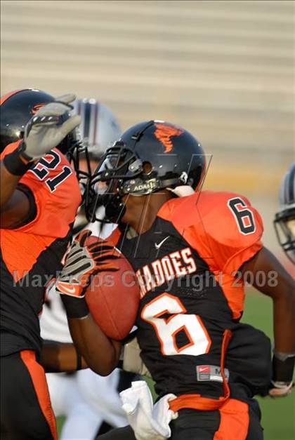 Thumbnail 2 in Chandler Hamilton vs. Booker T. Washington (Miami Kickoff Classic) photogallery.