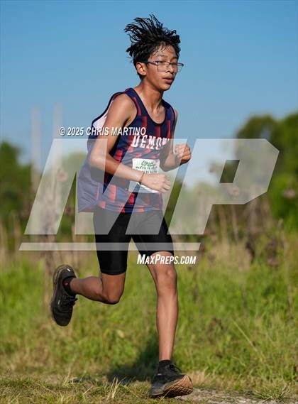Thumbnail 2 in Heathwood Hall Highlander Invitational photogallery.