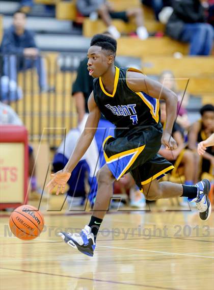Thumbnail 2 in Grant vs Whitney (Whitney Christmas Classic) photogallery.