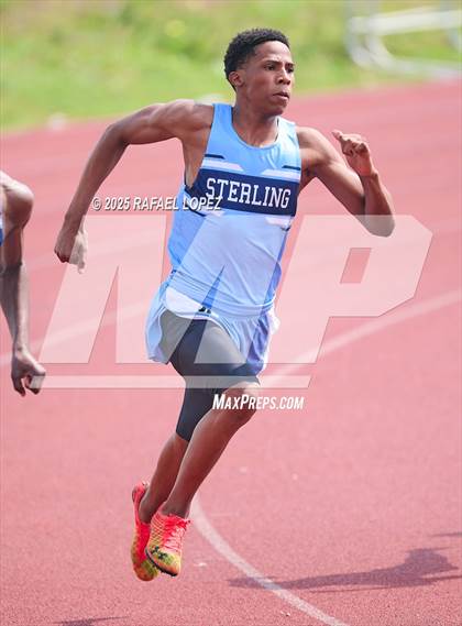 Thumbnail 1 in Dave Bethany Relays (200M) photogallery.