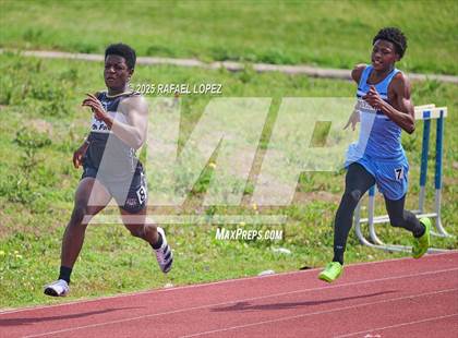 Thumbnail 1 in Dave Bethany Relays (200M) photogallery.