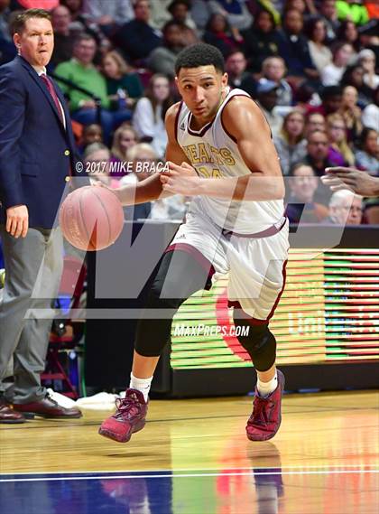 Thumbnail 2 in Sacred Heart vs. Notre Dame-Fairfield (CIAC Class L Final) photogallery.