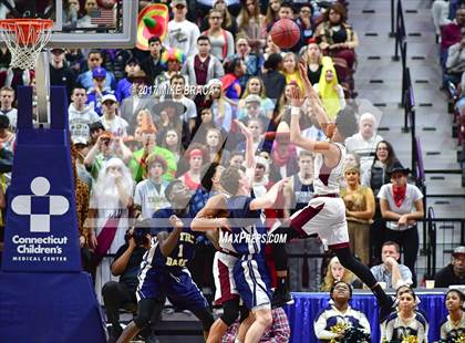 Thumbnail 2 in Sacred Heart vs. Notre Dame-Fairfield (CIAC Class L Final) photogallery.