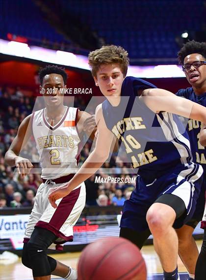 Thumbnail 3 in Sacred Heart vs. Notre Dame-Fairfield (CIAC Class L Final) photogallery.
