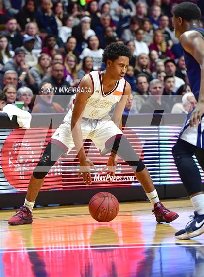 Thumbnail 3 in Sacred Heart vs. Notre Dame-Fairfield (CIAC Class L Final) photogallery.