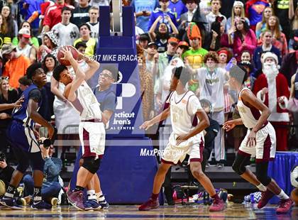 Thumbnail 1 in Sacred Heart vs. Notre Dame-Fairfield (CIAC Class L Final) photogallery.