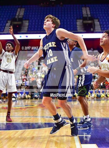 Thumbnail 2 in Sacred Heart vs. Notre Dame-Fairfield (CIAC Class L Final) photogallery.
