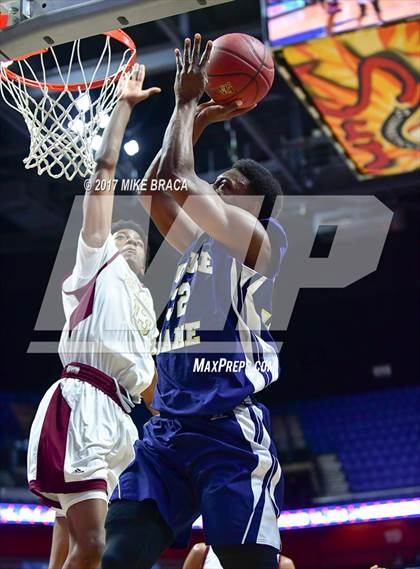 Thumbnail 2 in Sacred Heart vs. Notre Dame-Fairfield (CIAC Class L Final) photogallery.