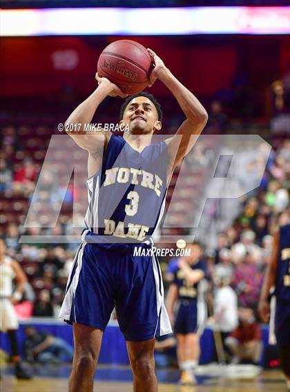 Thumbnail 2 in Sacred Heart vs. Notre Dame-Fairfield (CIAC Class L Final) photogallery.