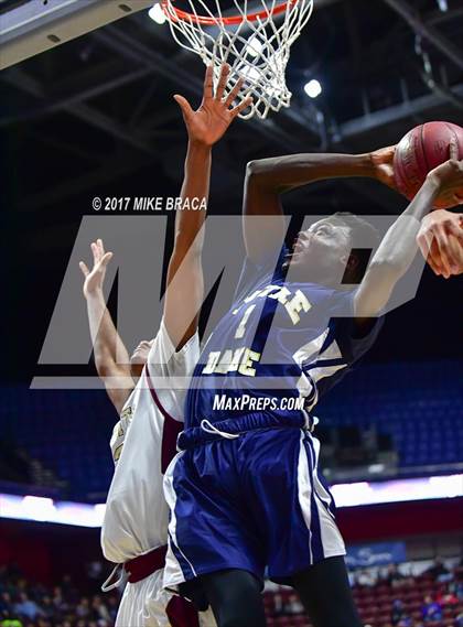 Thumbnail 2 in Sacred Heart vs. Notre Dame-Fairfield (CIAC Class L Final) photogallery.