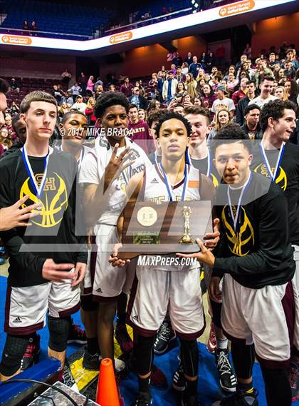Thumbnail 2 in Sacred Heart vs. Notre Dame-Fairfield (CIAC Class L Final) photogallery.