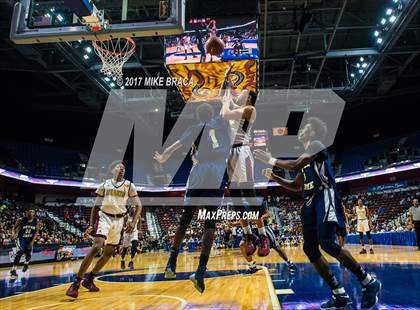 Thumbnail 3 in Sacred Heart vs. Notre Dame-Fairfield (CIAC Class L Final) photogallery.