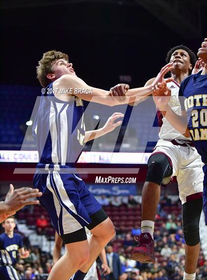 Thumbnail 2 in Sacred Heart vs. Notre Dame-Fairfield (CIAC Class L Final) photogallery.