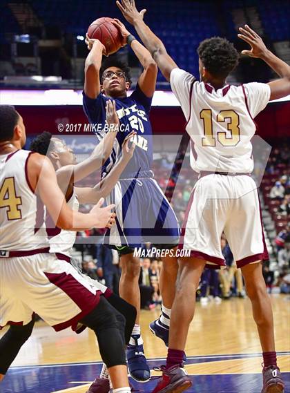 Thumbnail 1 in Sacred Heart vs. Notre Dame-Fairfield (CIAC Class L Final) photogallery.