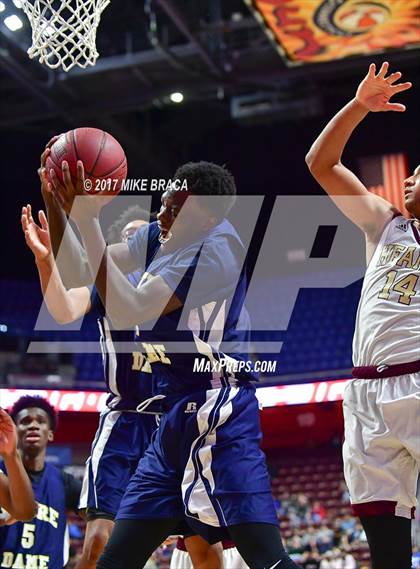 Thumbnail 3 in Sacred Heart vs. Notre Dame-Fairfield (CIAC Class L Final) photogallery.