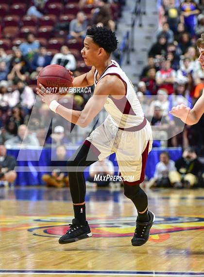 Thumbnail 3 in Sacred Heart vs. Notre Dame-Fairfield (CIAC Class L Final) photogallery.