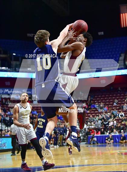 Thumbnail 1 in Sacred Heart vs. Notre Dame-Fairfield (CIAC Class L Final) photogallery.