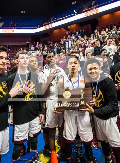 Thumbnail 3 in Sacred Heart vs. Notre Dame-Fairfield (CIAC Class L Final) photogallery.