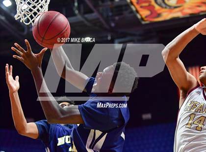 Thumbnail 2 in Sacred Heart vs. Notre Dame-Fairfield (CIAC Class L Final) photogallery.