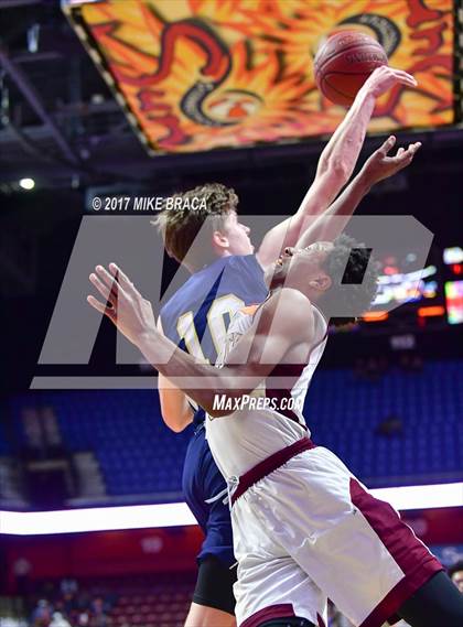Thumbnail 1 in Sacred Heart vs. Notre Dame-Fairfield (CIAC Class L Final) photogallery.