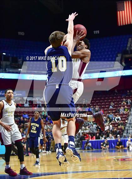 Thumbnail 3 in Sacred Heart vs. Notre Dame-Fairfield (CIAC Class L Final) photogallery.