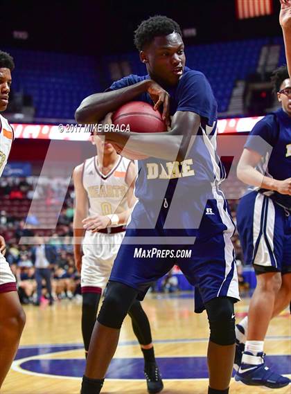 Thumbnail 2 in Sacred Heart vs. Notre Dame-Fairfield (CIAC Class L Final) photogallery.