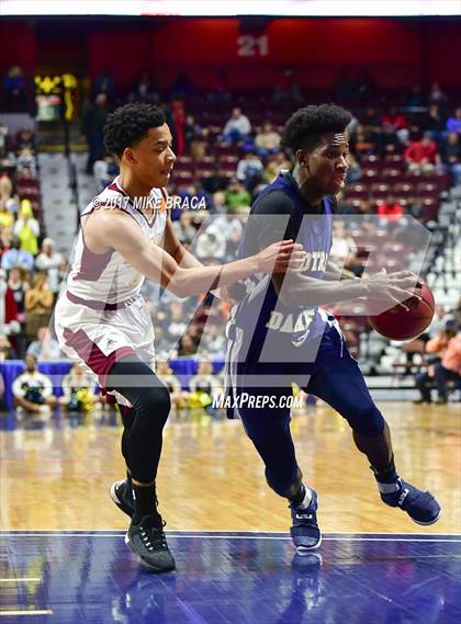 Thumbnail 2 in Sacred Heart vs. Notre Dame-Fairfield (CIAC Class L Final) photogallery.