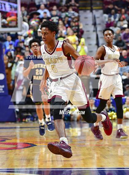 Thumbnail 1 in Sacred Heart vs. Notre Dame-Fairfield (CIAC Class L Final) photogallery.
