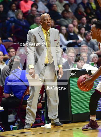 Thumbnail 2 in Sacred Heart vs. Notre Dame-Fairfield (CIAC Class L Final) photogallery.