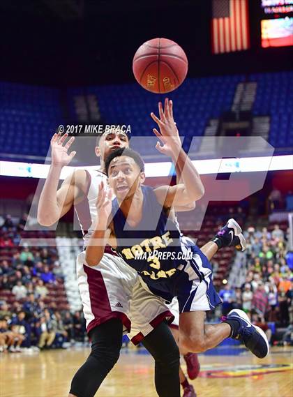 Thumbnail 1 in Sacred Heart vs. Notre Dame-Fairfield (CIAC Class L Final) photogallery.