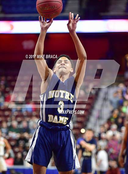Thumbnail 3 in Sacred Heart vs. Notre Dame-Fairfield (CIAC Class L Final) photogallery.