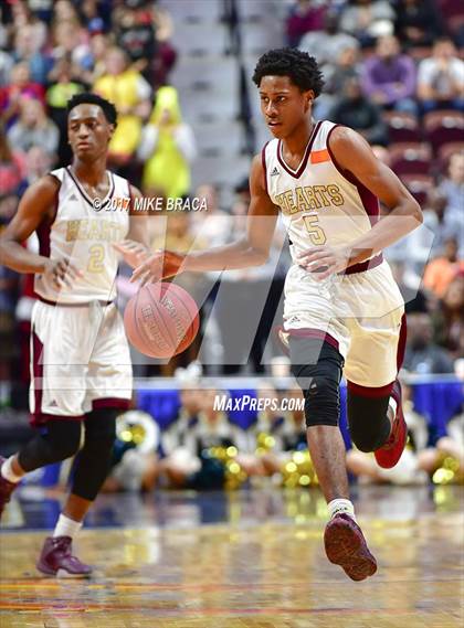 Thumbnail 3 in Sacred Heart vs. Notre Dame-Fairfield (CIAC Class L Final) photogallery.