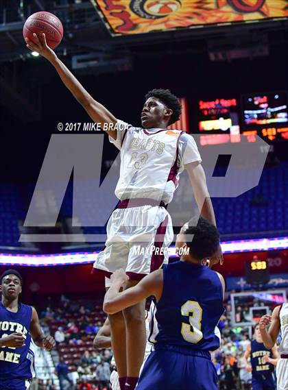 Thumbnail 1 in Sacred Heart vs. Notre Dame-Fairfield (CIAC Class L Final) photogallery.