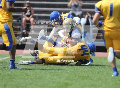 Thumbnail 1 in Notre Dame (SO) @ Bishop Amat photogallery.