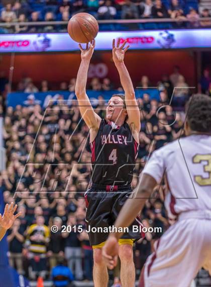 Thumbnail 2 in Valley Regional vs. Sacred Heart (CIAC Class S Final) photogallery.