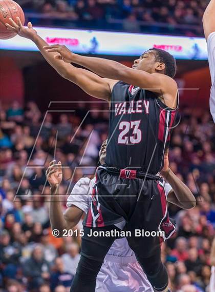 Thumbnail 2 in Valley Regional vs. Sacred Heart (CIAC Class S Final) photogallery.