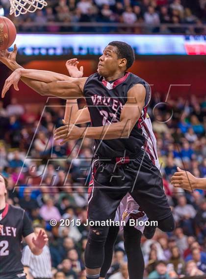 Thumbnail 2 in Valley Regional vs. Sacred Heart (CIAC Class S Final) photogallery.
